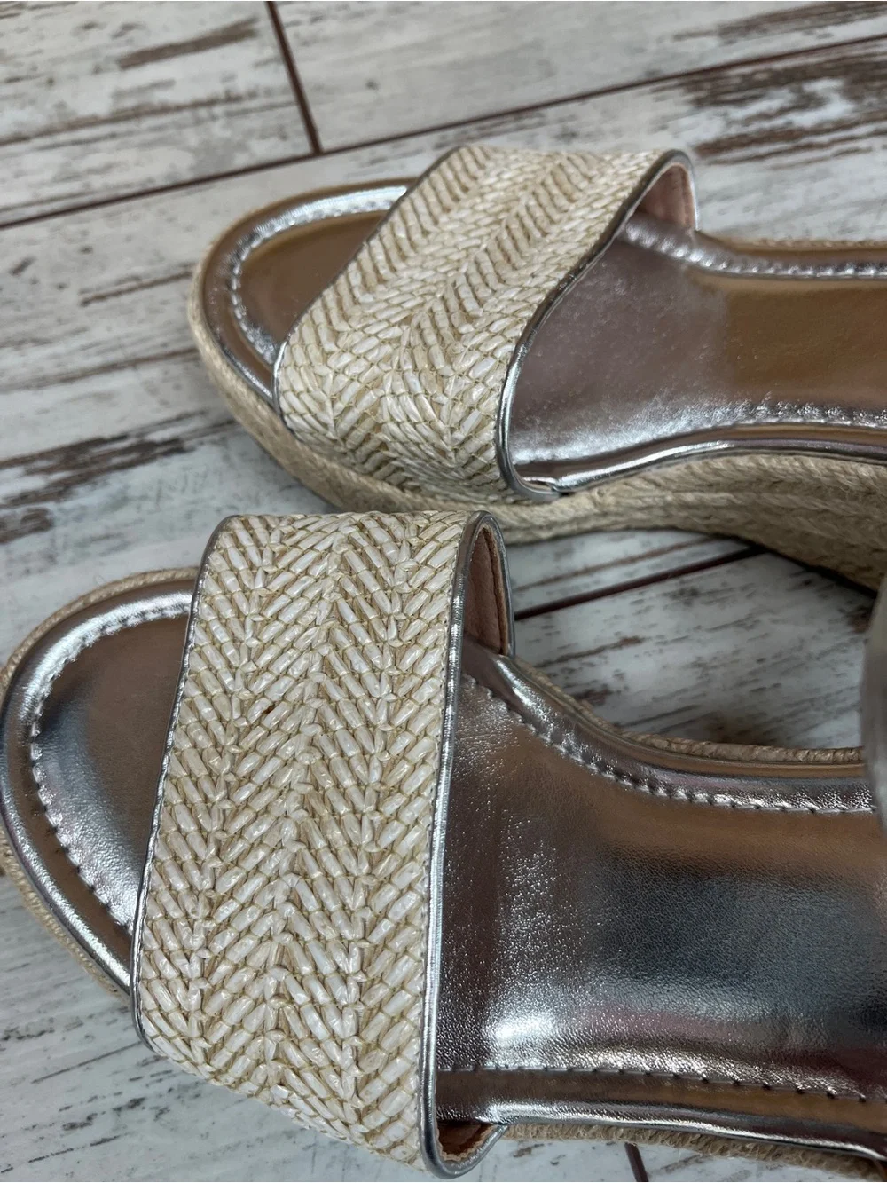 NWOT Ruiee Silver Herringbone Espadrille Wedge Sandals Wide Width Women’s 11.5W